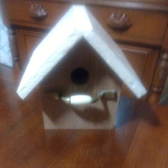 Custom Birdhouse with Tile Roof - Picture 6 of 8